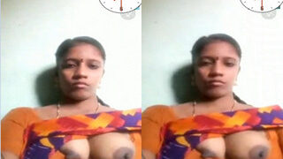 Desi Bhabhi Shows Her Boobs | MyDesi