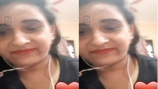 Sexy Bhabhi Shows Her Boobs | MyDesi