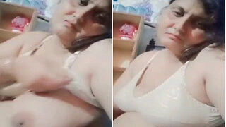 Paki Bhabhi Shows Her Boob | MyDesi