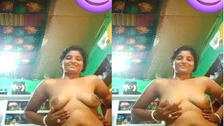 Sexy Desi Bhabhi Shows Boobs | MyDesi