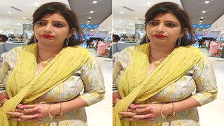 Desi Bhabhi Shows Her Big Boobs | MyDesi