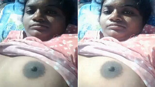 Desi Bhabhi Shows Boobs | MyDesi