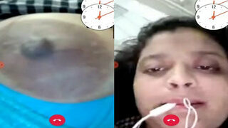 Desi Bhabhi Shows Boobs | MyDesi