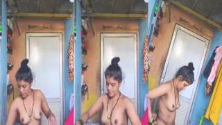 Sexy Desi Aunty Bathing Capture | MyDesi