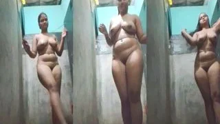 Sexy Desi Girl Bathing | MyDesi