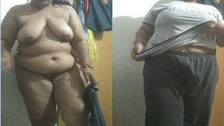 Desi Bhabhi Strip Cloths And Shows Nude Body | MyDesi