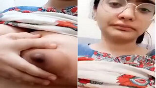 Sexy Paki Girl Shows Boobs | MyDesi