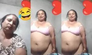 Desi Aunty Shows Pussy | MyDesi