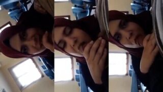 Sexy Hijabi Gf Sucking After Class | MyDesi