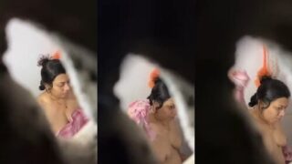 Desi Bahbhi Bathing Captue | MyDesi